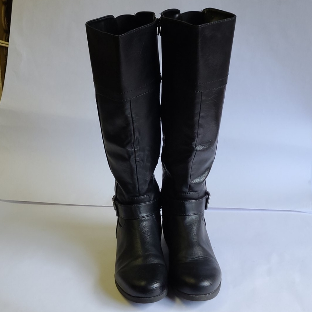 Boots - Picture 2 of 7